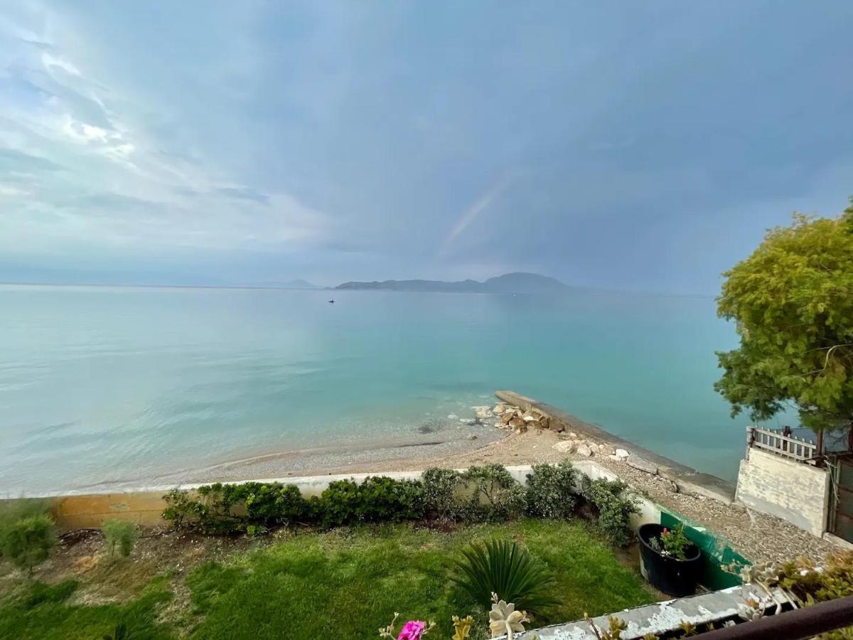 Stunning Beachfront Apartment Strátos Nerántza Exterior foto